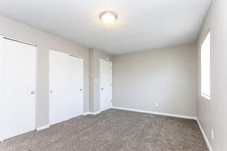 5333 Padre Ln in Indianapolis, IN - Foto de edificio - Building Photo