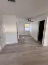 880 Oriole Ave, Unit 1 in Miami Springs, FL - Building Photo - Building Photo