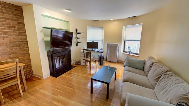 103 Gainsborough St, Unit 204