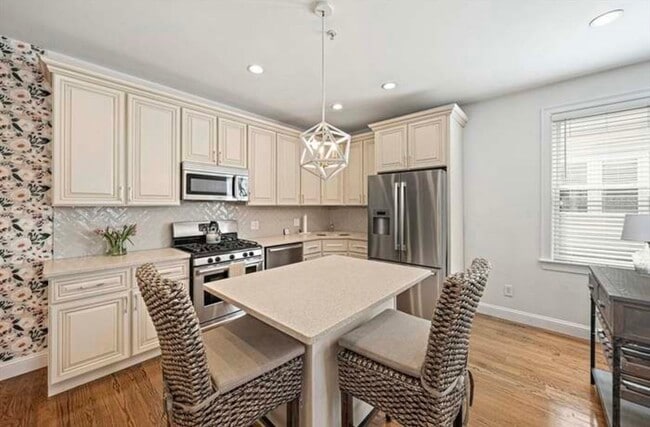 37 Coffey St in Boston, MA - Building Photo - Building Photo