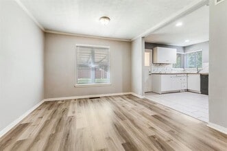 5016 W Mockingbird Ln in Dallas, TX - Building Photo - Building Photo