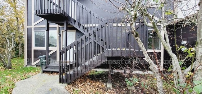 property at 230 E 36th St