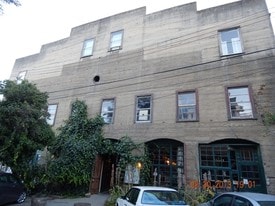 3 Canyon Lake Dr in Port Costa, CA - Building Photo