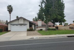 25988 Bay Ave in Moreno Valley, CA - Building Photo