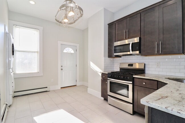 19 Graham St in Jersey City, NJ - Building Photo - Building Photo