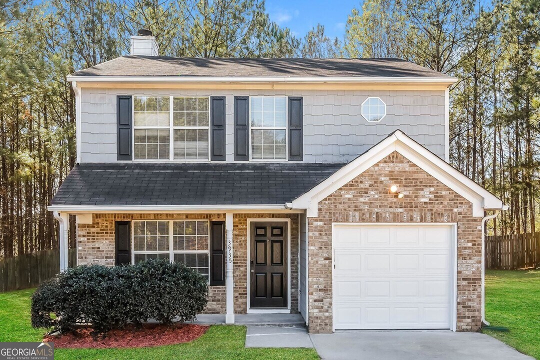 3935 Cypress Pointe Dr in Union City, GA - Building Photo