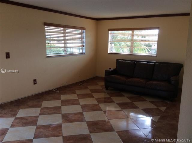 8250 Byron Ave-Unit -403 in Miami Beach, FL - Building Photo