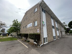 Skyline Apartments in Lansing, MI - Foto de edificio - Building Photo