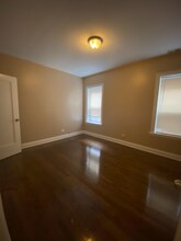 7837 S Essex Ave in Chicago, IL - Building Photo - Building Photo
