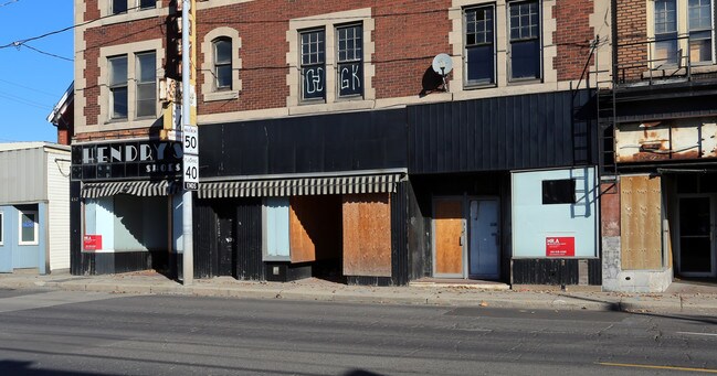 657-661 Barton St E in Hamilton, ON - Building Photo - Building Photo