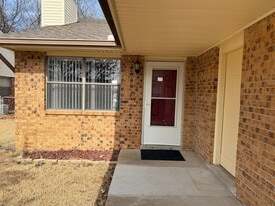 112 E Canton St in Broken Arrow, OK - Building Photo