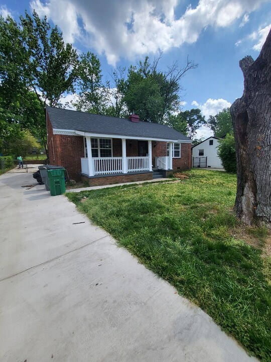 2921 Southwest Blvd in Charlotte, NC - Building Photo