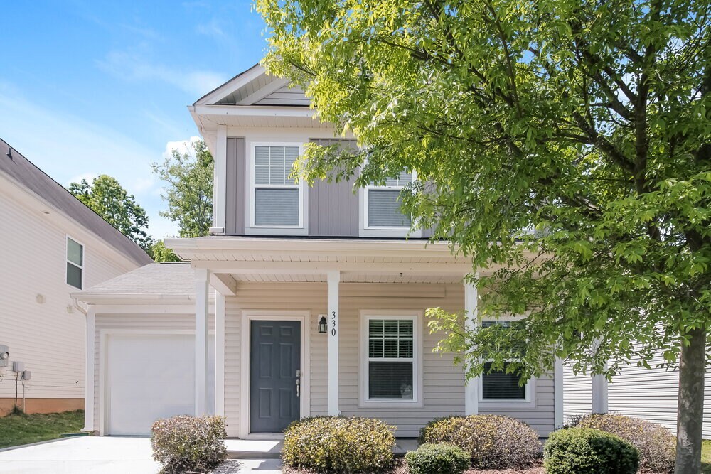 330 Cornielle Ln in Charlotte, NC - Building Photo