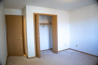 College Park Apartments in Bismarck, ND - Building Photo - Building Photo