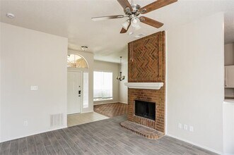 2330 Stillwater Dr in Mesquite, TX - Foto de edificio - Building Photo