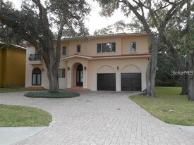 1974 Freedom Dr in Clearwater, FL - Building Photo