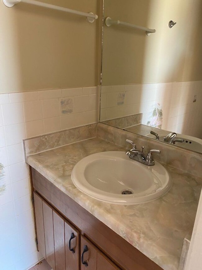 property at 3905 Venetian Cir