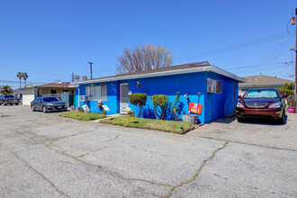 Eshelman Flats in Lomita, CA - Building Photo - Building Photo