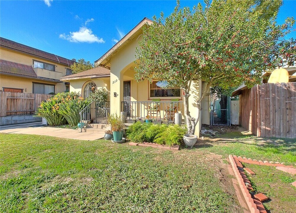 219 La France Ave in Alhambra, CA - Building Photo