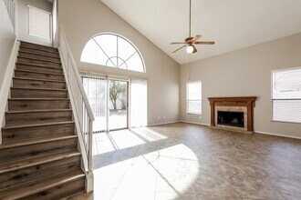 4211 E Mountain Sage Dr in Phoenix, AZ - Foto de edificio - Building Photo