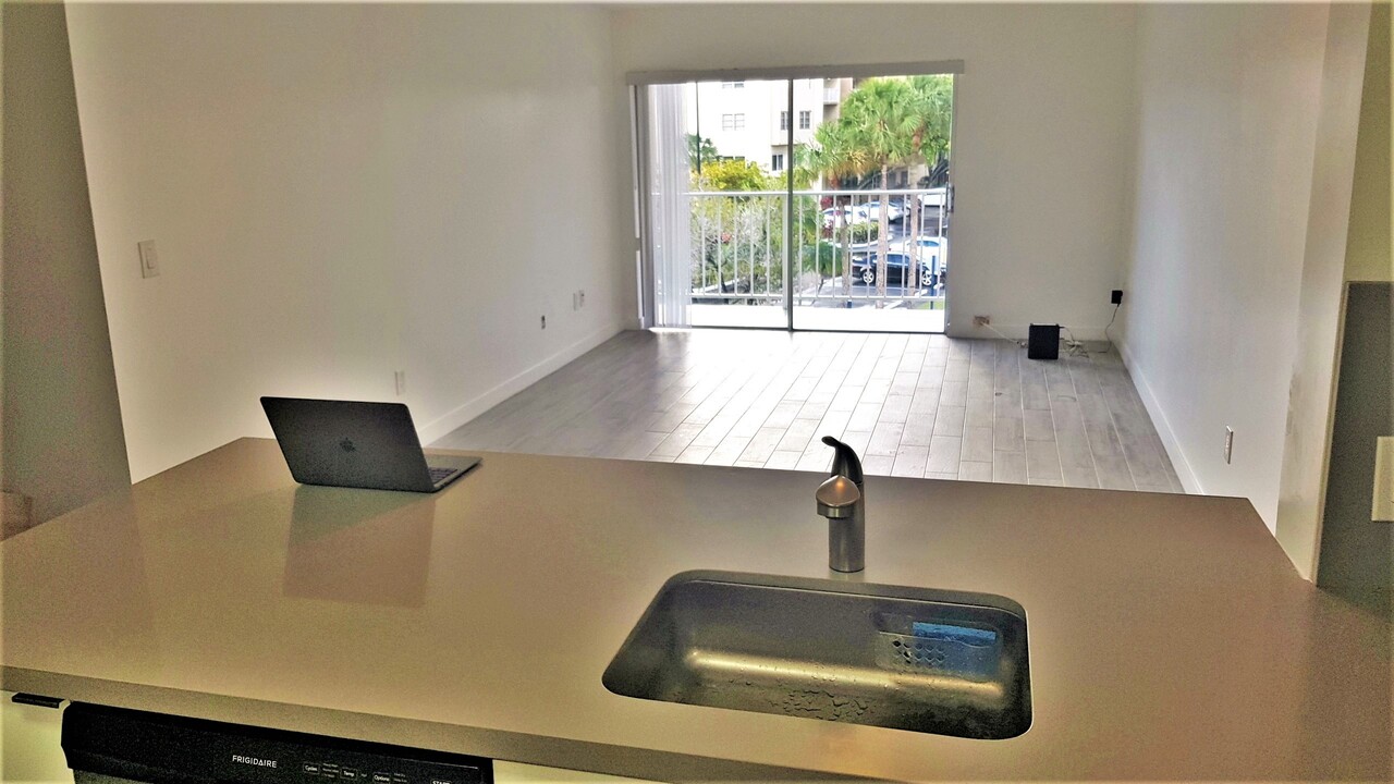 7727 SW 86th St, Unit 307 in Miami, FL - Foto de edificio