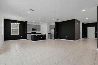 429 Ohio Way in Poinciana, FL - Foto de edificio - Building Photo