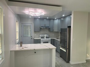 11 Indiana Ave in Bay Shore, NY - Building Photo - Building Photo