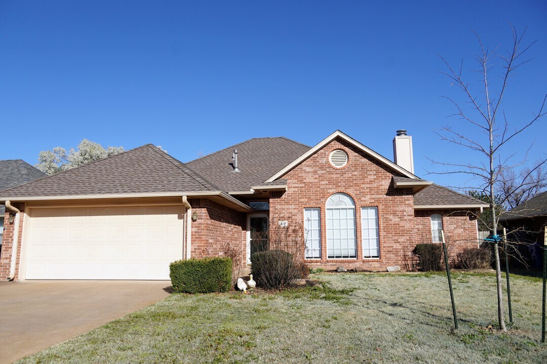 417 Oakdale Dr in Enid, OK - Building Photo