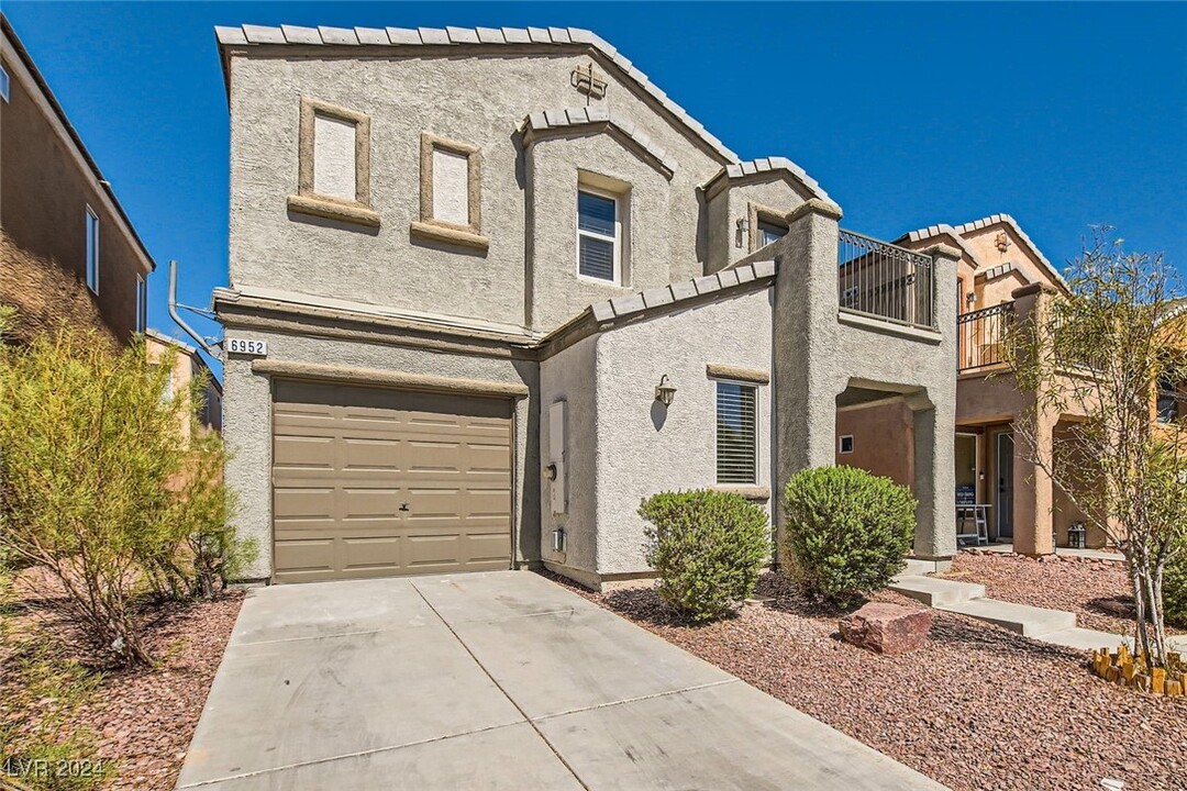 6952 Graceful Cloud Ave in Las Vegas, NV - Foto de edificio