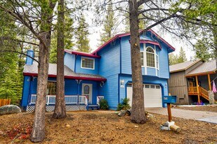 675 Shoshone St in South Lake Tahoe, CA - Building Photo