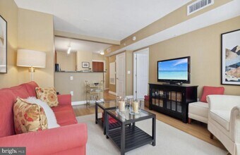 915 E St NW in Washington, DC - Building Photo - Building Photo