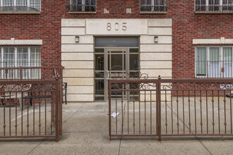 805 Bedford Ave in Brooklyn, NY - Building Photo - Building Photo