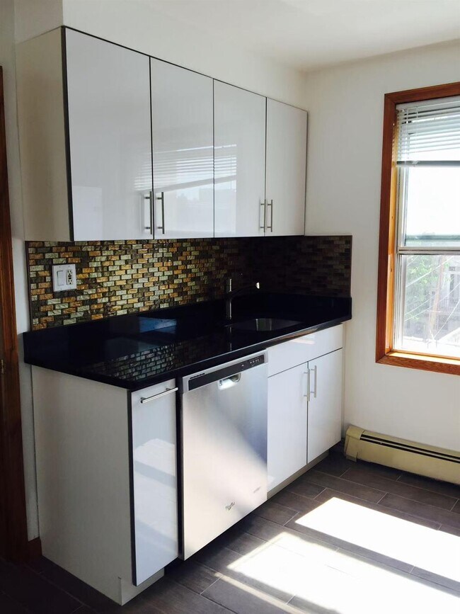 4817 41st St-Unit -#2 in Queens, NY - Building Photo - Building Photo