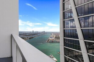 1040 Biscayne Blvd, Unit 4208 in Miami, FL - Building Photo