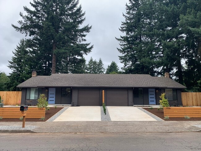 1004-1006 NE 143rd Ave