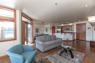 75 Harbor St in Florence, OR - Building Photo - Building Photo