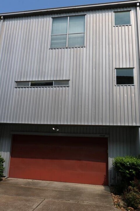 1466 Dennis St in Houston, TX - Building Photo