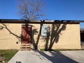 714 S River St in Seguin, TX - Building Photo - Building Photo