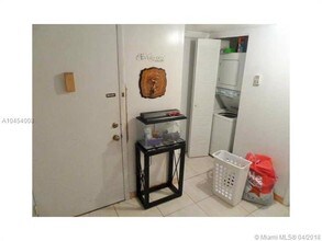 880 NE 207th Terrace-Unit -201-10 in Miami, FL - Foto de edificio - Building Photo