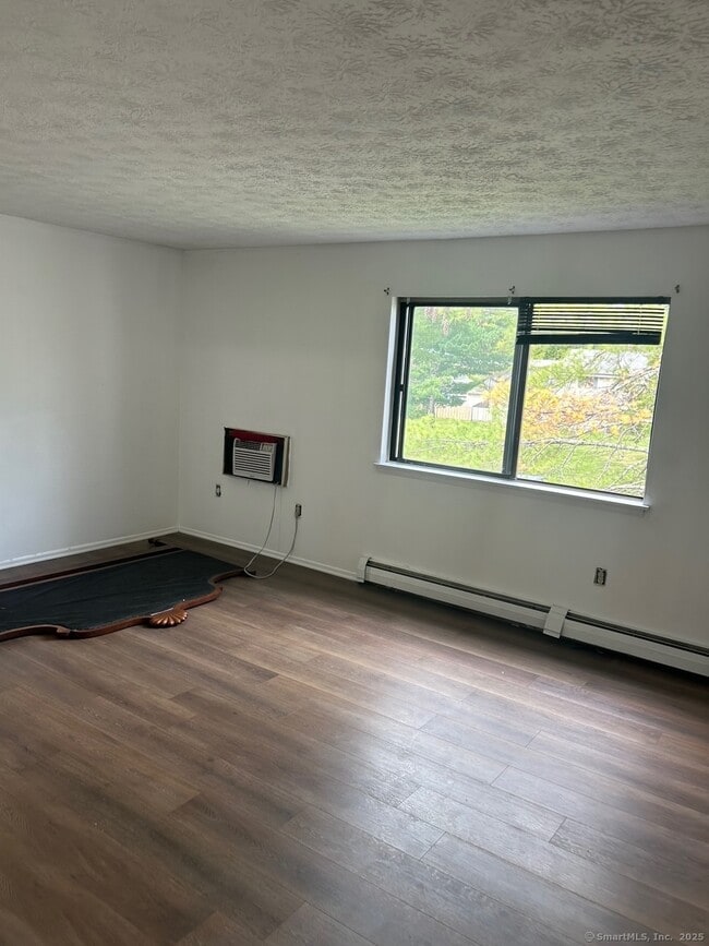 126 Sutton Pl in Bloomfield, CT - Building Photo - Building Photo
