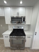 2338 Langhorn St in Lancaster, CA - Building Photo - Building Photo