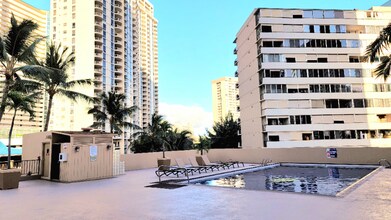 411 Hobron Ln in Honolulu, HI - Building Photo - Building Photo