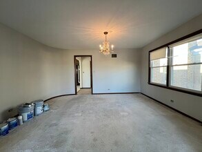 5635 W Montrose Ave in Chicago, IL - Building Photo - Building Photo