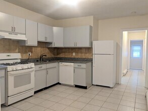 83 Yorktown St, Unit 1 in Somerville, MA - Foto de edificio - Building Photo