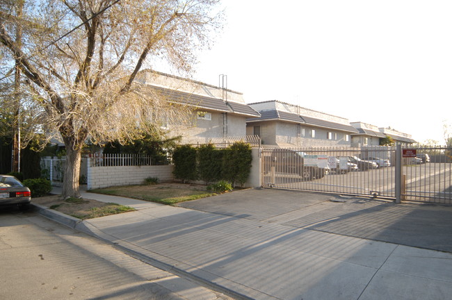 Pinecrest Apartments in Palmdale, CA - Building Photo - Building Photo