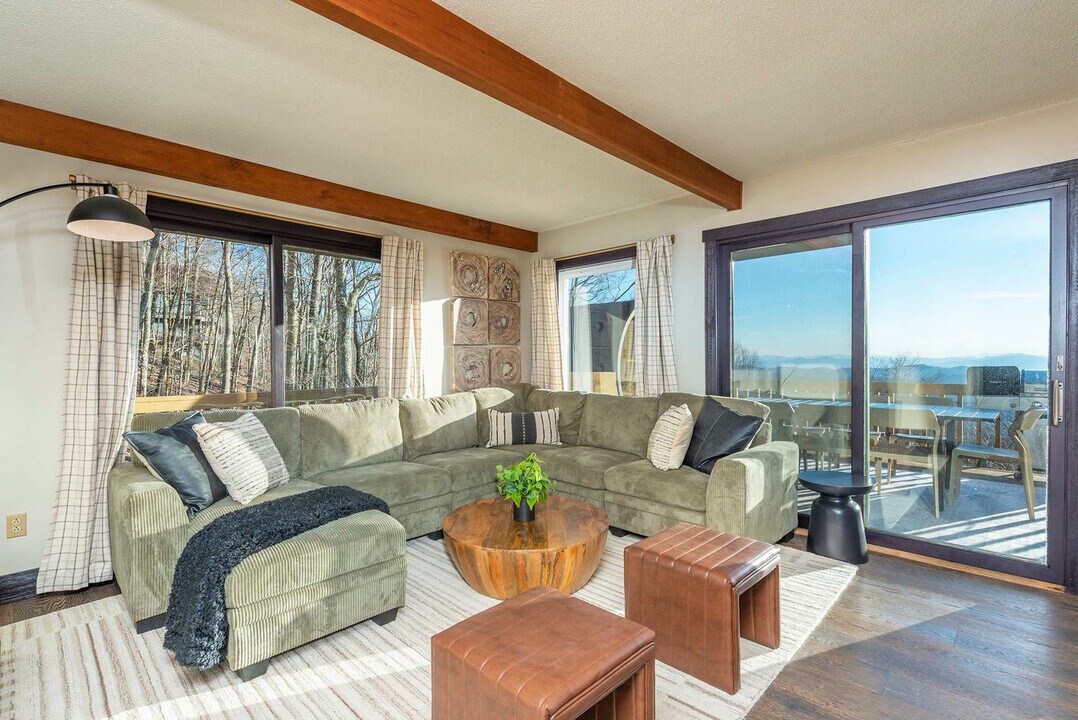 637 Granny Lewis Ln in Mars Hill, NC - Building Photo