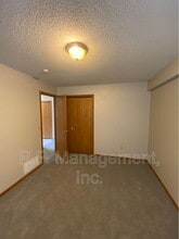15280 Lesley Ln in Eden Prairie, MN - Building Photo - Building Photo