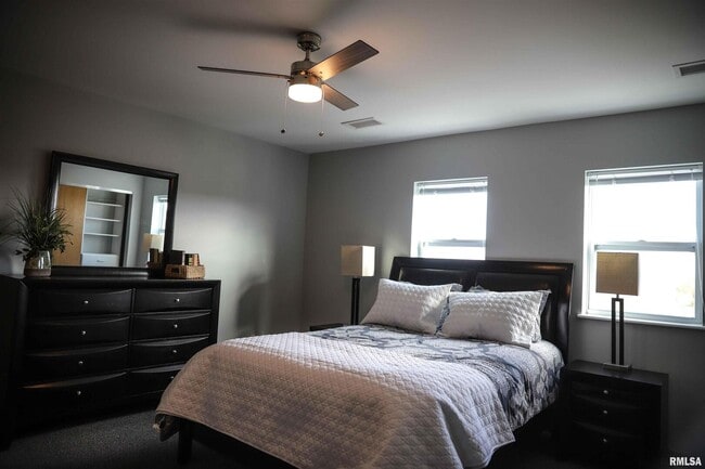 2900 River Dr in Moline, IL - Building Photo - Building Photo