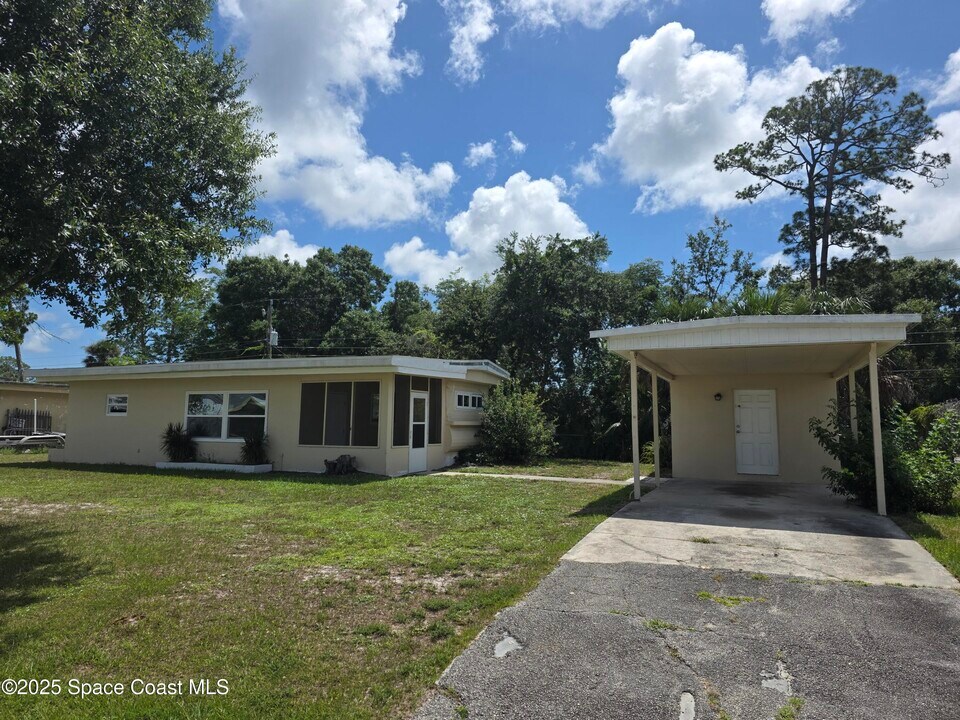 23 Emerald St in Melbourne, FL - Building Photo