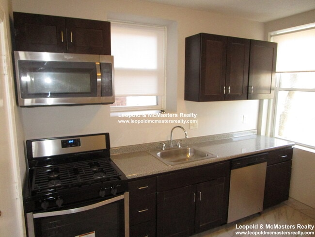 165 Chiswick Rd, Unit 3 in Boston, MA - Foto de edificio - Building Photo